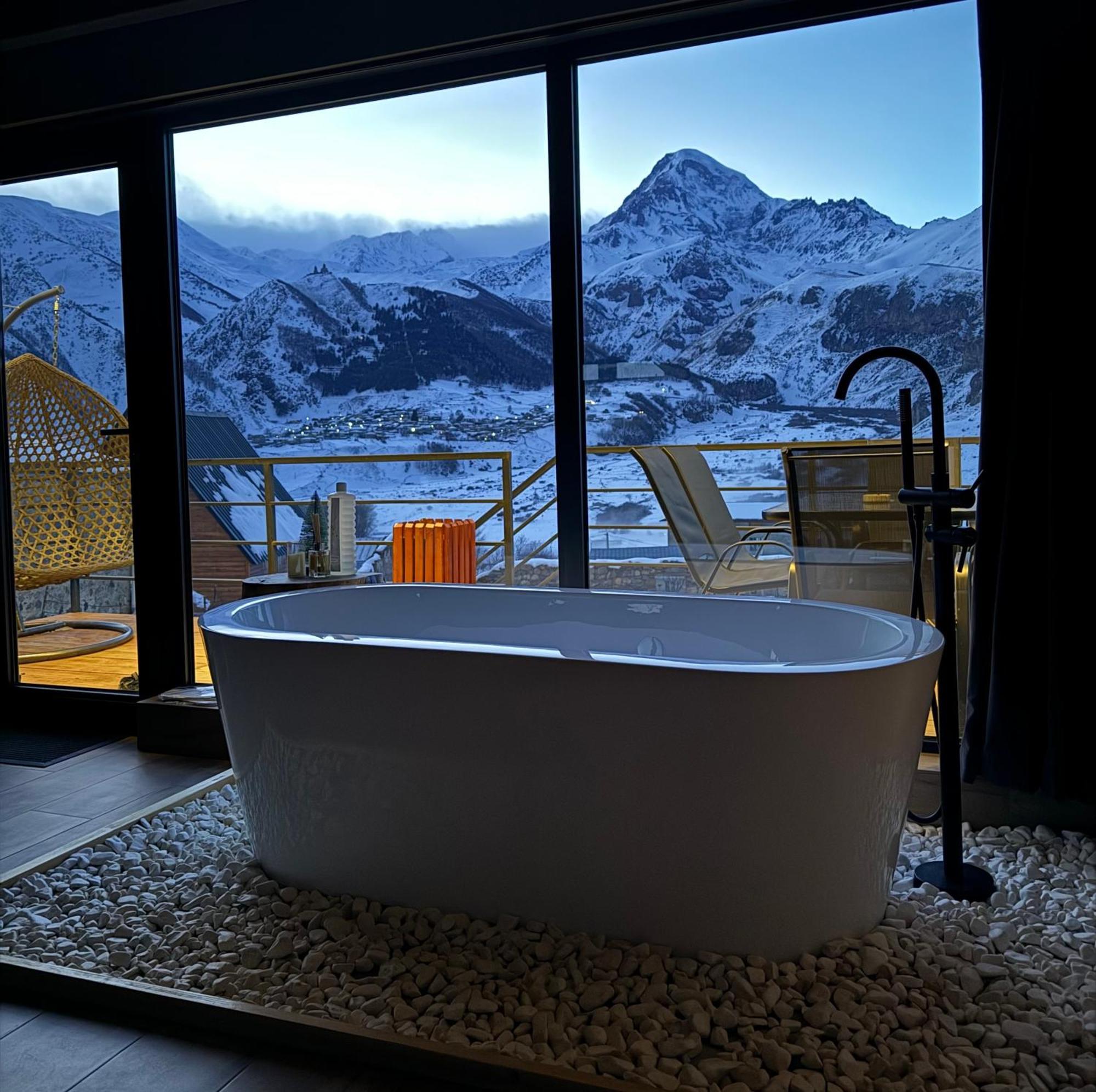 Kazbegi Story Villa Екстериор снимка